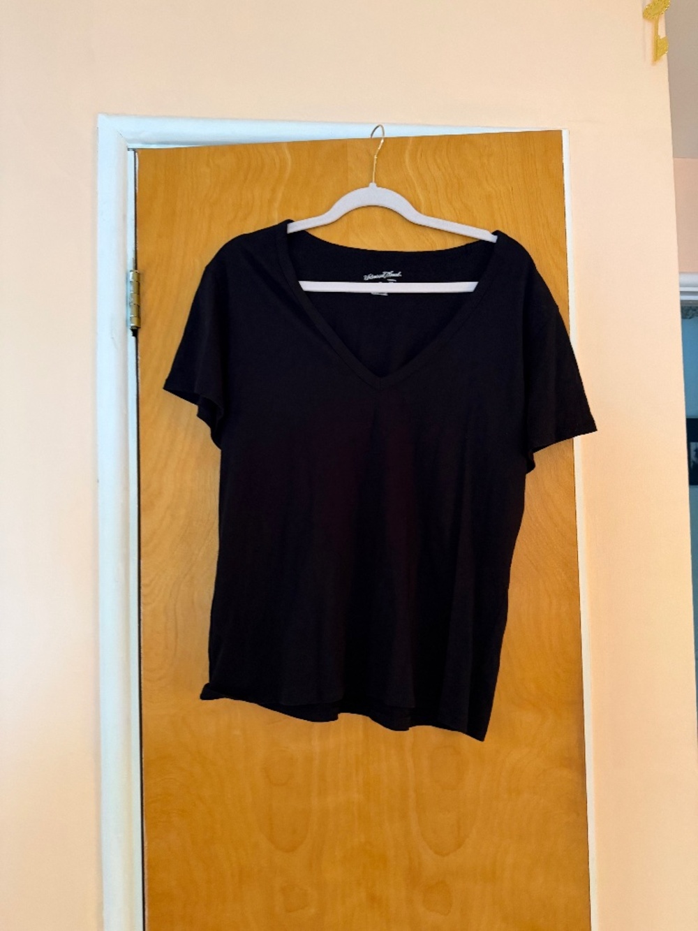 Universal Thread Gray Low V Neck Tee, Size L